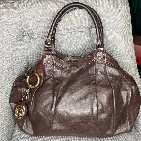 Gorgeous Calfskin Leather Gucci Shoulder Bag with Convertible Snaps - Picture 2 of 10